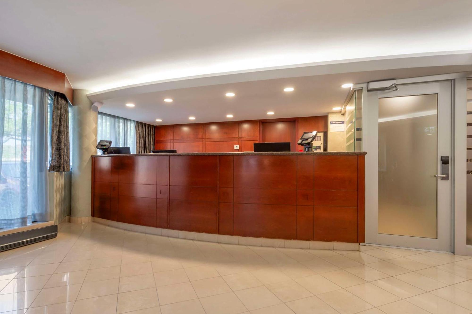 Best Western Plus Ottawa City Centre Экстерьер фото