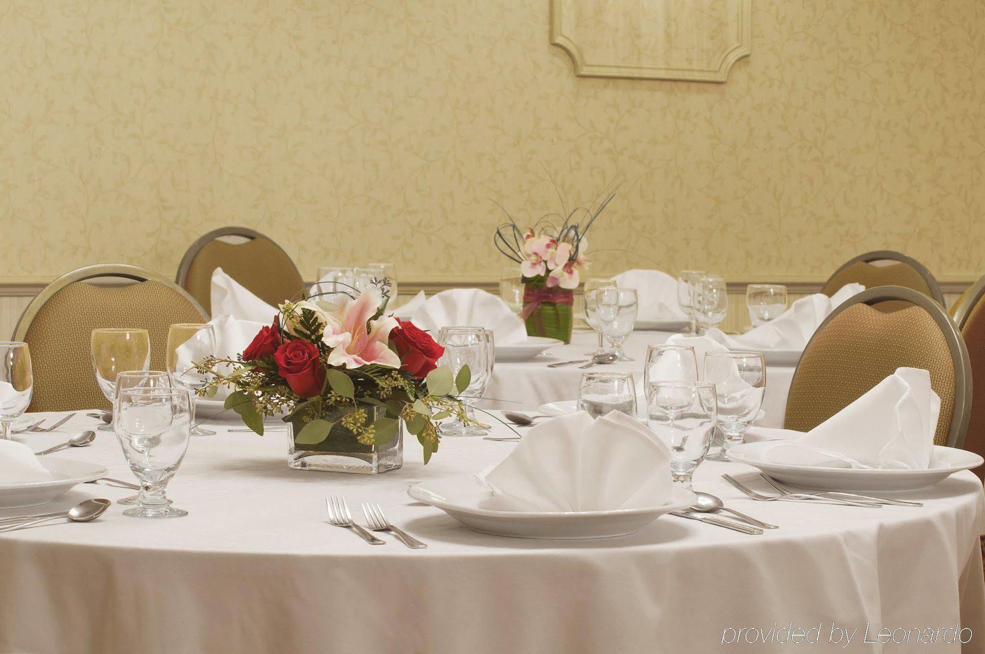 Best Western Plus Ottawa City Centre Ресторан фото